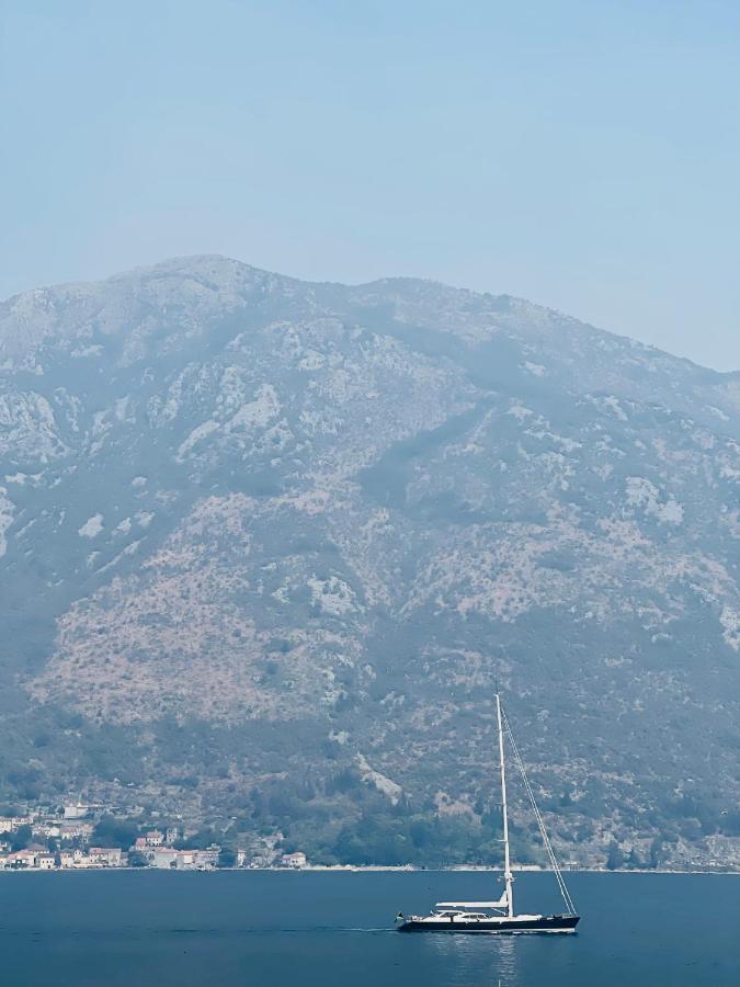 דנוניי סטוליב Chic Sea Front Apartment With Breathtaking Kotor Bay View מראה חיצוני תמונה